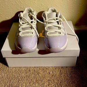 Air Jordan 11Retro Low white pure violet white